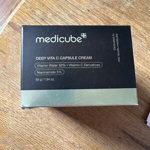 MedicuBe Deep Vita C Capsule Cream